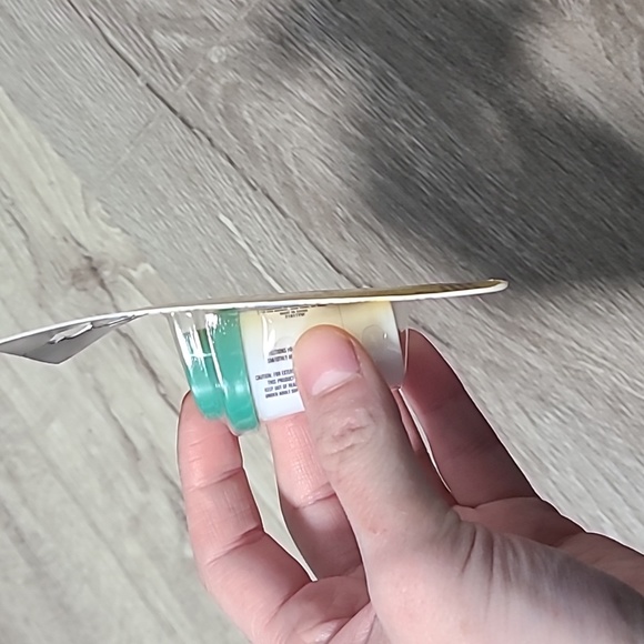 Friends Lip Balm 3 new in package - Picture 6 of 6